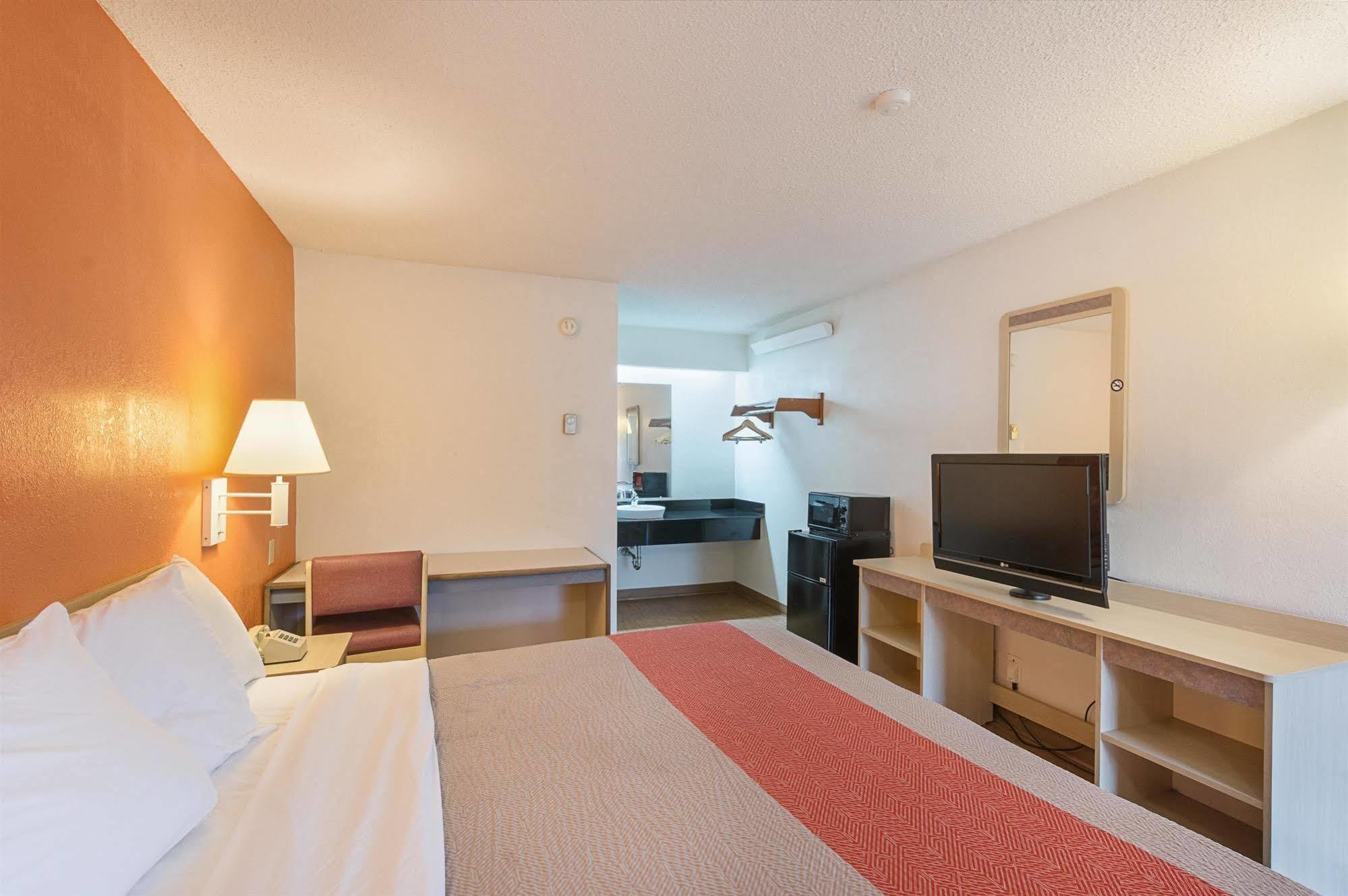 Motel 6-Charlotte, Nc - Coliseum מראה חיצוני תמונה